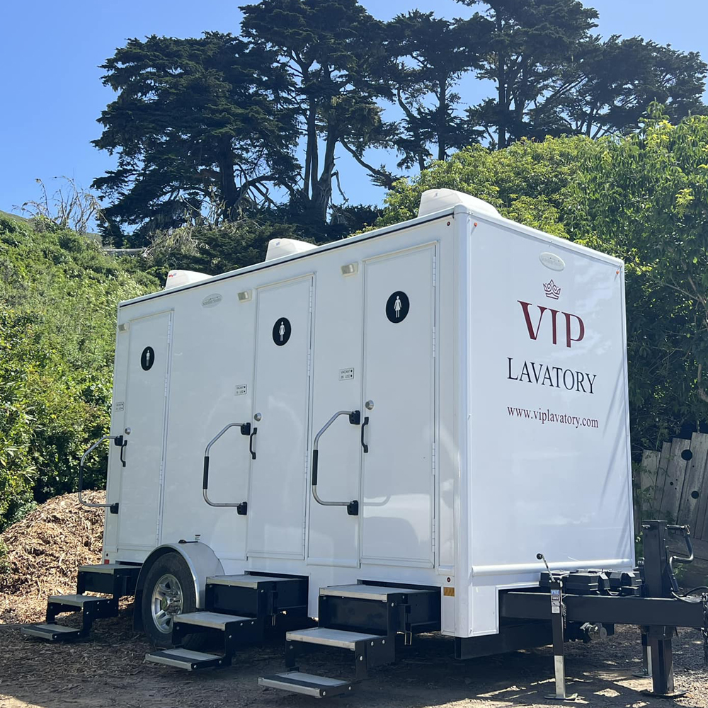 Mobile Toilet Trailer Luxury 3 - Outdoor Camping Rentals recensie en prijs